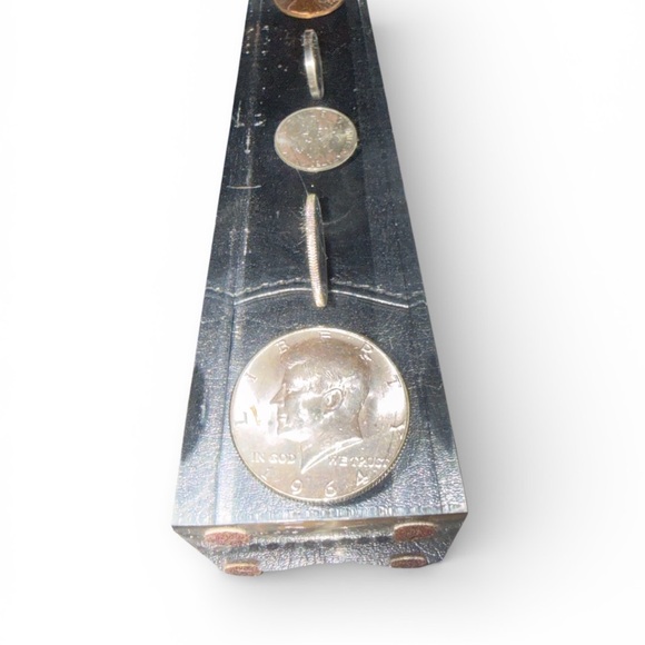 Washington Monument “1964 coin set” Lucite Paperweight - Picture 3 of 4